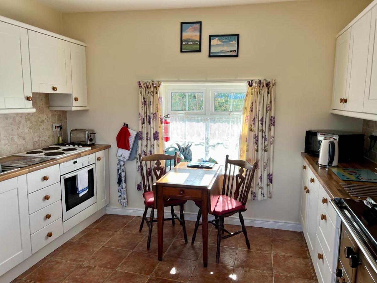 Tornaroan Cottage บัลลีคาสเซิล ภายนอก รูปภาพ